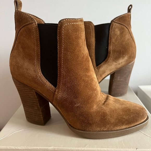 Heeled short boots - Picture 1 of 6